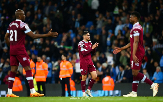 图片报：戴维斯即将复出，穆西亚拉预计明年初回归（图片报：戴维斯复出在即，穆西亚拉有望明年年初回归）