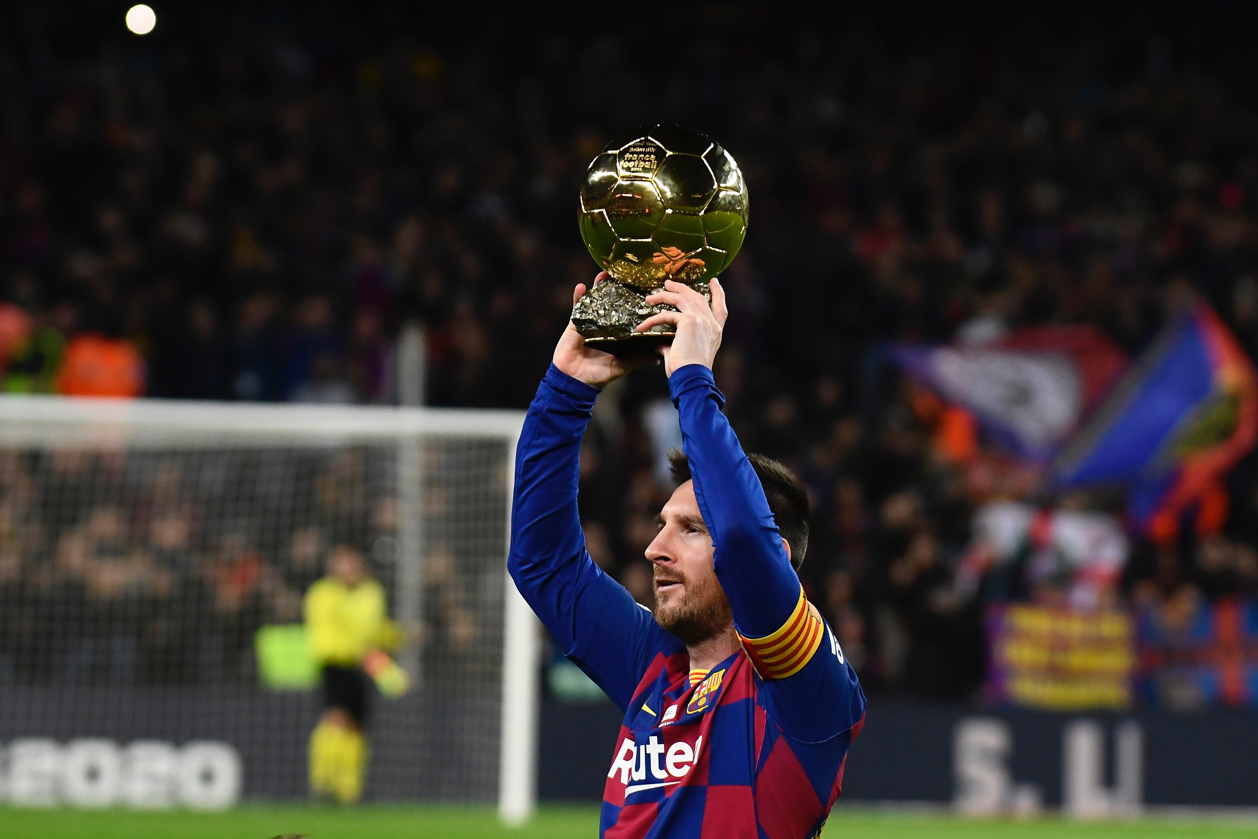 记者：明天青岛西海岸代理主帅毛雷尔携里切利参加赛前发布会（明日青岛西海岸代理主帅毛雷尔将与里切利出席赛前发布会）