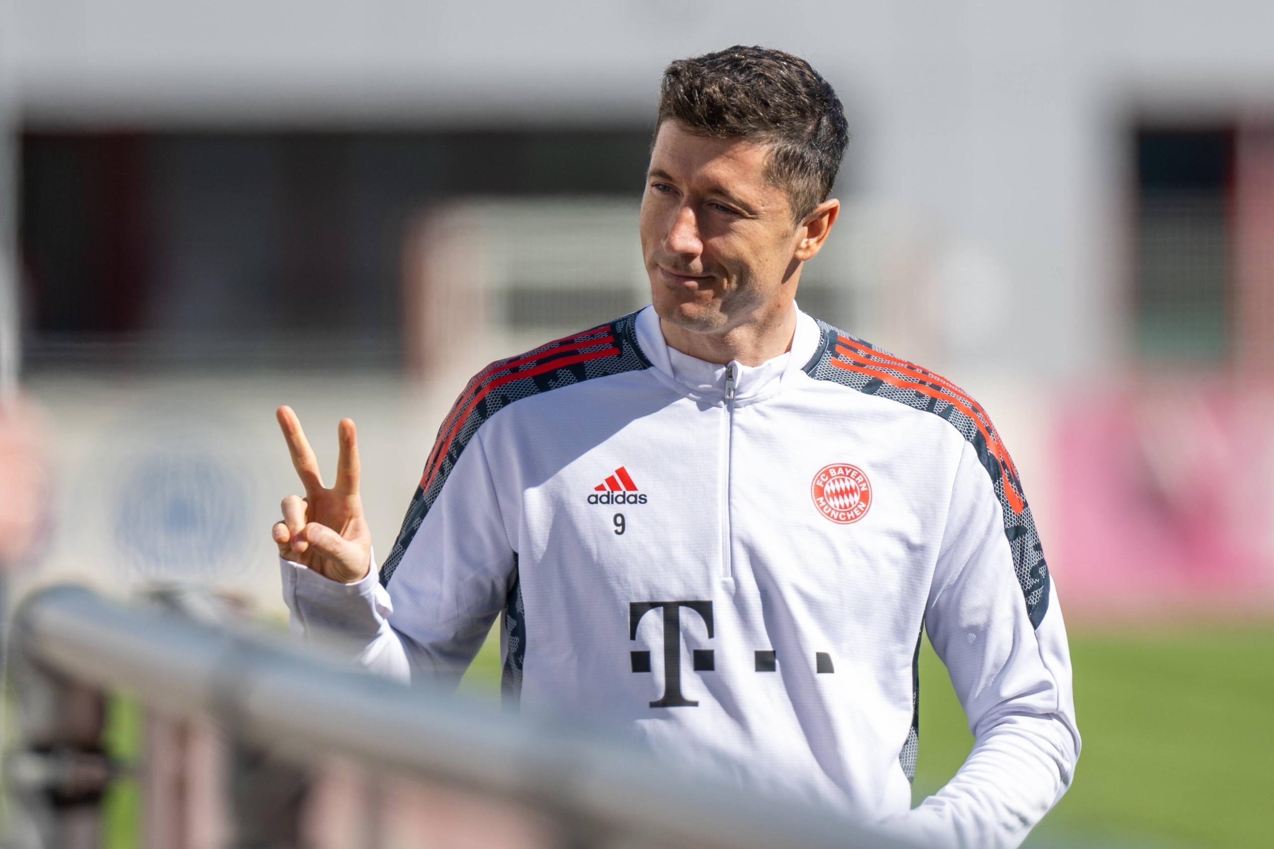 孔蒂：双线能力不足？我们买了个9个人，问题是有7个人受伤了（孔蒂：双线乏力？我们引进9人却有7人伤停）