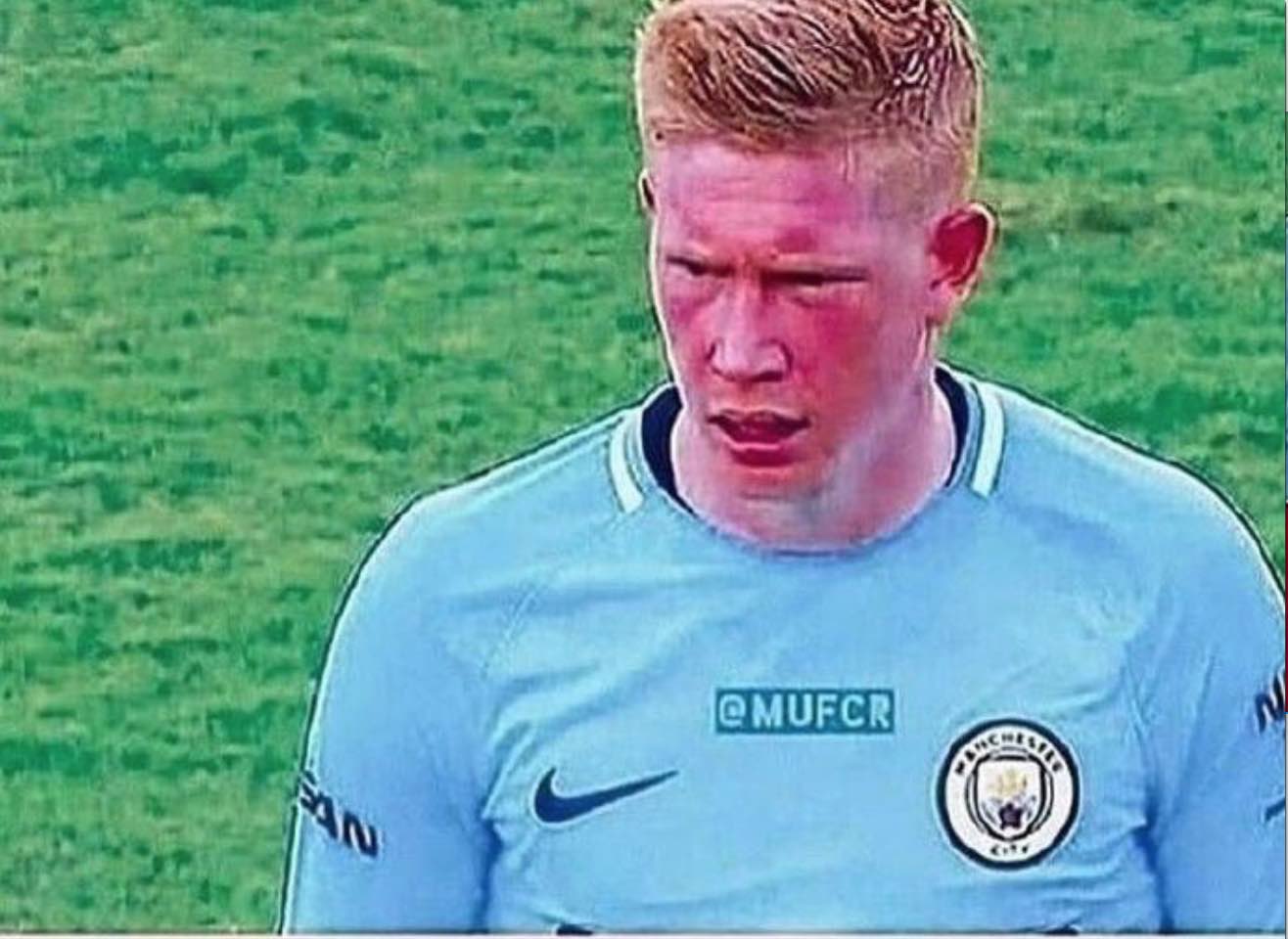 英雄出少年！17岁小胡子凌空抽射：欧冠3连斩创纪录 身价2000万欧（少年成名！17岁小胡子凌空破门，欧冠三连斩创纪录，身价2000万欧）