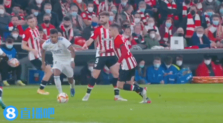 哈兰德自英超首秀以来13次中框，同期仅次于努涅斯和B费（哈兰德英超至今13次击中门框，仅逊努涅斯与B费）