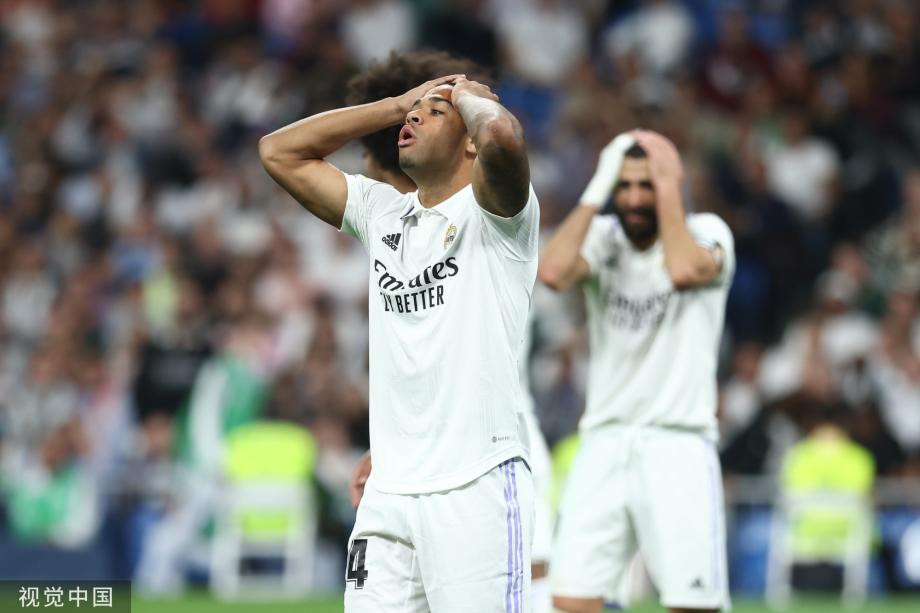 2-0！开场破门+补时补刀 核心+中卫双双伤退 13.1亿豪门17场不败（2-0！开场闪击+补时锁定胜局 核心与中卫双伤退，13.1亿豪门17场不败）