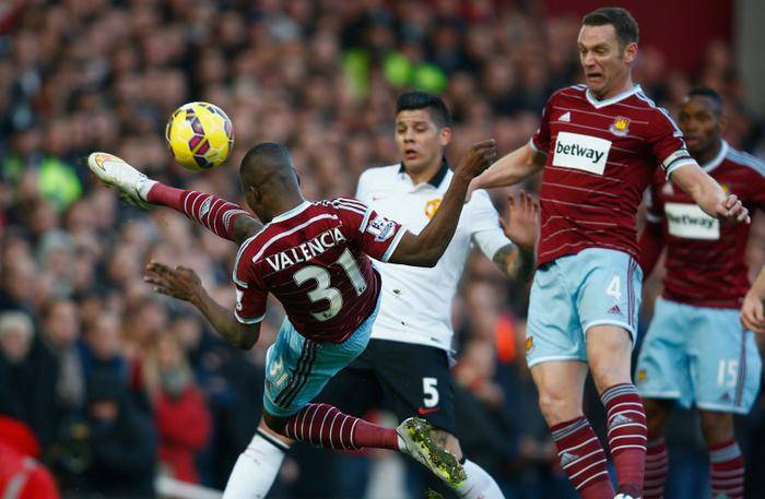 曼联明年还将不得不花巨资买人。（曼联明年仍难免砸重金引援）